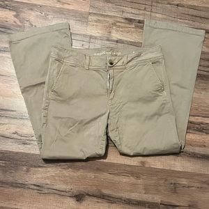 Women’s American Eagle khaki jeans